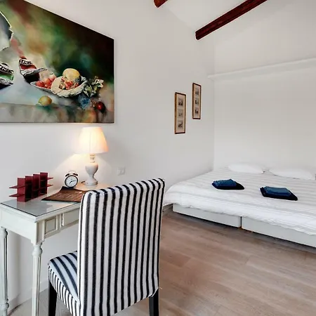 San Marcuola Apartman *