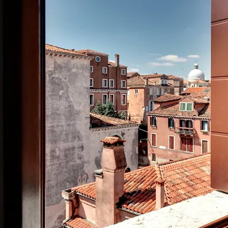 San Marcuola Apartman *
